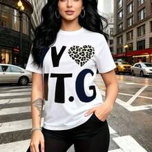 Camiseta de mujer con estampado de chica moderna con cabello ondulado negro y corazón en estampado de leopardo - camiseta casual de cuello redondo, ajuste cómodo y elegante, estilo urbano chic - ideal para paseos por la ciudad, salidas casuales y reg - Blanco - Ver 10