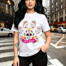 Camiseta de mujer con estampado vibrante y colorido de flores mexicanas y mariposas - diseño casual de cuello redondo, ajuste cómodo y fresco ideal para el clima cálido - perfecta para fiestas del Día de Muertos, reuniones familiares, paseos por la p - Blanco - Ver 9