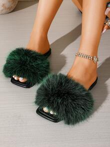 Sandales mules plates d'été pour femmes, vert foncé, à bout carré, avec fourrure longue, texture en fausse fourrure épaisse et moelleuse vert foncé, matériau PU délicat noir, design à bout carré pour façonner les pieds, semelle plate élastique et souple pour le confort, style rétro unique, convient pour les fêtes, les rendez-vous, le port quotidien et diverses occasions, sandales mules en fausse fourrure - Vert - Voir 3