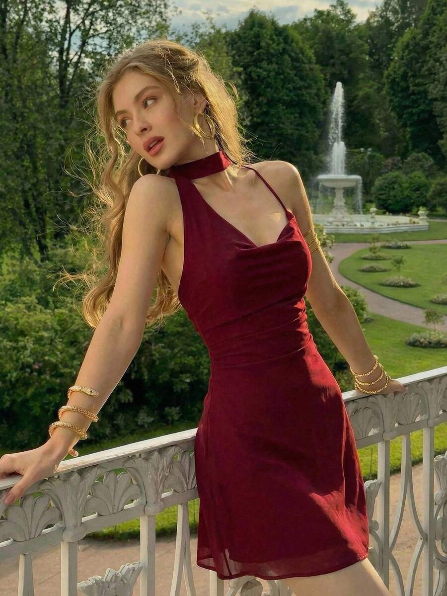 MOD Vestido mini ajustado con cuello de corbata de cinta a lunares - Burdeos - Ver 1