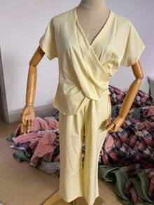 A Set Of Fashionable Multi-Color Jumpsuit Women's V-Neck Twisted Nine Inch Wide Leg Commuting Vacation Jumpsuit - be - Xem 2