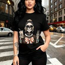 Camiseta de mujer con estampado divertido de esqueleto elegante con gafas de sol, moño y bebida - diseño casual de manga corta con ajuste cómodo y fresco, estilo urbano ideal para caminar por la ciudad o ir a fiestas - regalo perfecto para mamá, espo - Negro - Ver 11