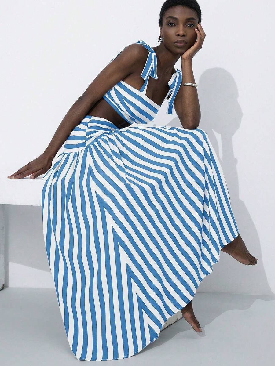 Aveloria Frievida Nuevo conjunto de 2 piezas de moda para vacaciones con vibra de playa, top tubo clásico sexy con bloque de color y rayas, con tirantes de moño, y falda de talle alto y bajo - Azul - Ver 1