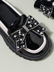 Mocassins à nœud strass pour filles, chaussures à semelle épaisse noire et blanche brillante pour enfants, chaussures antidérapantes et résistantes à l'usure, chaussures de princesse polyvalentes pour l'école et les représentations, chaussures décontractées confortables à semelle souple - Noir - Voir 6