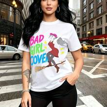 Camiseta de mujer con estampado "BAD GIRL COVEN" de bruja en escoba y rayos coloridos - diseño gráfico estilo urbano y divertido, ajuste cómodo y casual, perfecta para pasear por la ciudad o salidas nocturnas - regalo ideal para mamá, esposa, novia, - Blanco - Ver 11