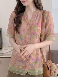JIANHU 浪漫粉色碎花衬衫 - 夏季V领纽扣上衣，配以透视网纱袖口和下摆 | 轻盈波西米亚风衬衫，适合海滩、约会和休闲外出 - 淡紫色 - 查看 10