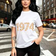 Camiseta de mujer con estampado de chica urbana con cabello ondulado oscuro y texto "Limited 1974 EDITION" en letras leopardo - camiseta casual de manga corta con cuello redondo, ajuste cómodo y estilo moderno - ideal para paseos por la ciudad, salid - Blanco - Ver 11