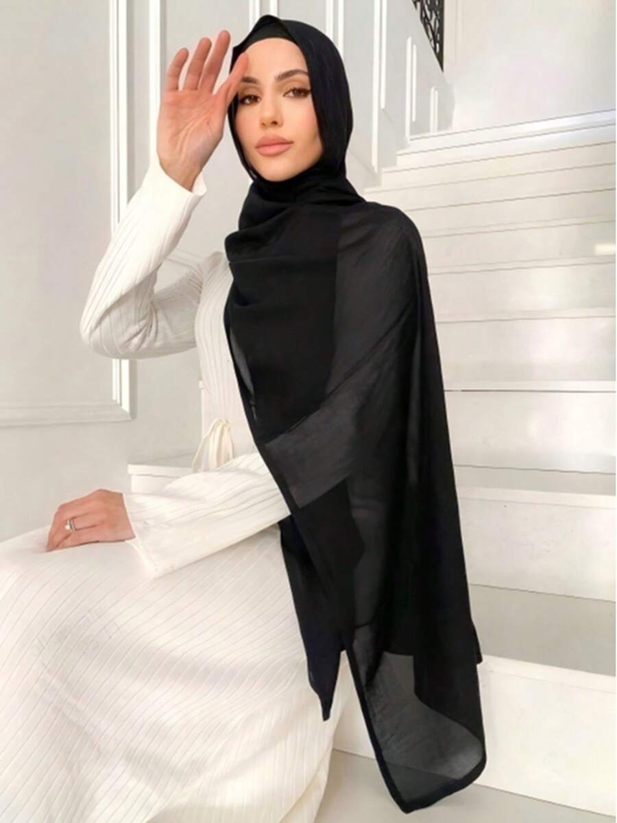1 Buah Jilbab Wanita Warna Polos dari Viscose, Jilbab Lembut Bertepi Lebar, Jilbab Serbaguna untuk Melindungi dari Matahari, Cocok untuk Pemakaian Sehari-hari - Hitam - View 1