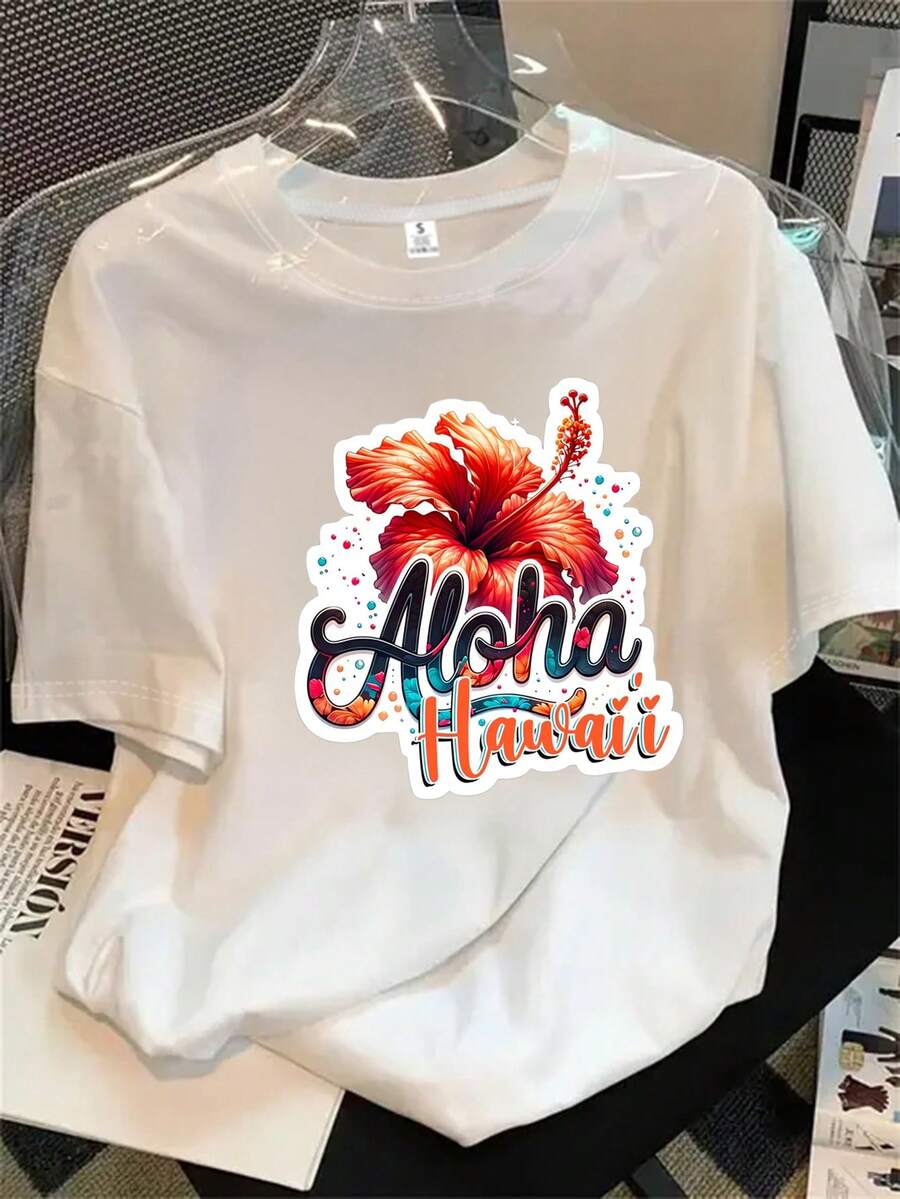 Top de mujer de cuello redondo y manga corta con un estampado floral y la palabra "Alahawai", apto para todas las estaciones. - Blanco - Ver 1