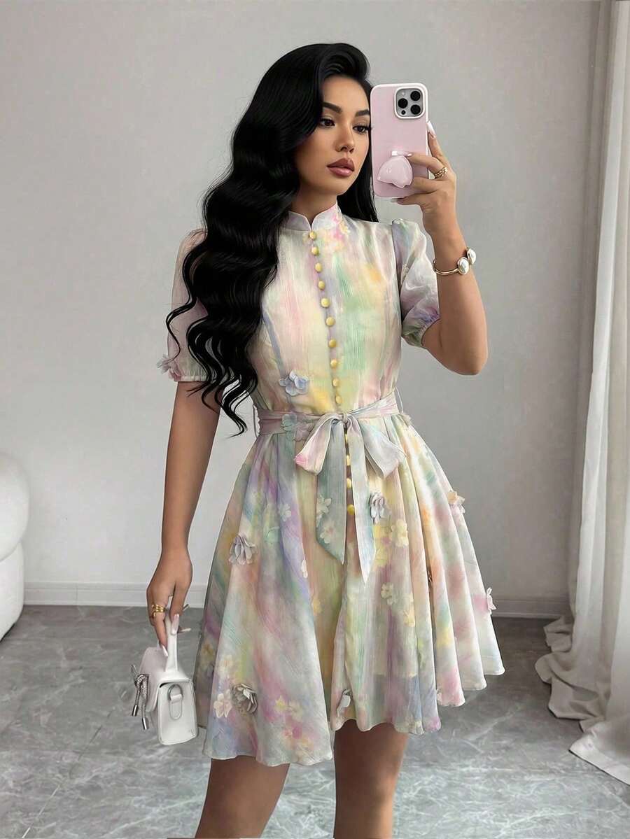 Vestido corto de mujer con estampado tie-dye floral 3D, cintura con lazo, manga corta, romántico y elegante para vacaciones - Multicolor - Ver 1