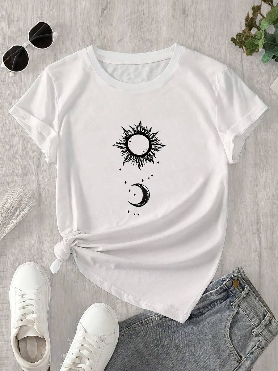 Top de mujer de manga corta y cuello redondo con estampado en blanco y negro del sol y la luna, apto para todas las estaciones. - Blanco - View 1