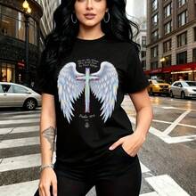 Camiseta de mujer con estampado de alas de ángel iridiscentes y cruz, texto bíblico "Under His Wings You Shall Find Refuge" y Salmo 91:4 - diseño espiritual con ajuste cómodo y estilo urbano casual - ideal para la Candelaria, Día de la Madre o regalo - Negro - Ver 7