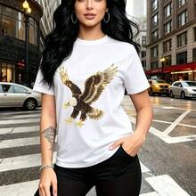 Camiseta de mujer con estampado de águila real con alas desplegadas en tonos dorados y marrones sobre fondo negro - camiseta casual de manga corta con ajuste cómodo y elegante, estilo urbano y moderno - ideal para paseos por la ciudad, salidas casual - Blanco - Ver 10