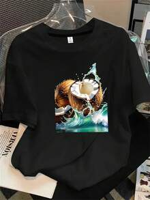 Top de mujer de manga corta y cuello redondo con estampado de cocos que flotan en el agua, apto para todas las estaciones. - Negro - Ver 1