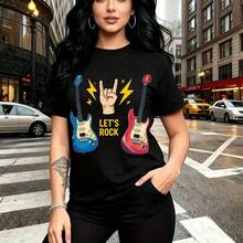 Camiseta de mujer con estampado vibrante de dos guitarras eléctricas azul y roja, gesto de rock y relámpagos amarillos con frase "LET'S ROCK" - camiseta casual de manga corta con ajuste cómodo y fresco, estilo urbano y atrevido perfecto para el Día d - Negro - Ver 9