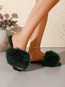 Sandales mules plates d'été pour femmes, vert foncé, à bout carré, avec fourrure longue, texture en fausse fourrure épaisse et moelleuse vert foncé, matériau PU délicat noir, design à bout carré pour façonner les pieds, semelle plate élastique et souple pour le confort, style rétro unique, convient pour les fêtes, les rendez-vous, le port quotidien et diverses occasions, sandales mules en fausse fourrure - Vert - Voir 6