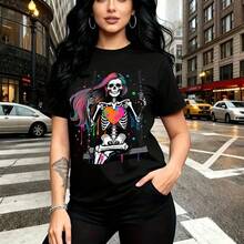 Camiseta de mujer con estampado de calavera colorida con cabello rosa y morado sosteniendo un corazón que se derrite - camiseta casual de manga corta, ajuste cómodo y estilo urbano alternativo - ideal para el Día de la Madre, cumpleaños y regalo perf - Negro - Ver 7