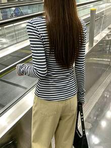 女款秋季韓式修身版型標準肩寬灰色條紋長袖打底T恤休閒款 - 藏蓝色 - 查看 6