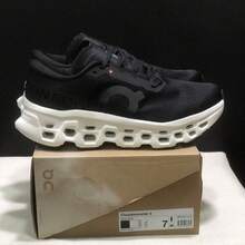 On Running On Cloudmonster 3 跑鞋，休閒鞋，運動鞋，透氣 - 黑與白 - 查看 4