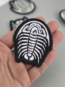 1片史前三葉蟲與美人魚刺繡貼布,滅絕節肢動物龐克風,適合化石愛好者,可用於熨燙/縫製在夾克、褲子、手提包、背包和帽子上,古生物龐克搖滾貼紙貼布 - 三葉蟲 - 查看 3