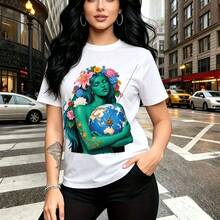 Camiseta de mujer con estampado colorido de Gaia y planeta Tierra, figura estilizada con piel verde y cabello azul adornado con flores - camiseta casual de manga corta, ajuste cómodo y elegante, estilo urbano y natural - ideal para paseos por la ciud - Blanco - Ver 8