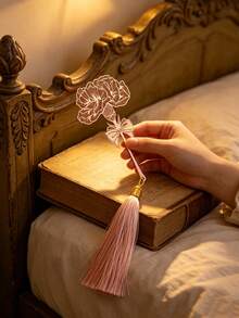 1PC Metal Rose Gold Carnation Exquisite Bookmark, Light Luxury Design Hollow Bookmark, Flower Bookmark, Perfect Gift For Students, Perfect Gift For Book Lovers, Perfect Gift For Teachers And Loved Ones On Valentine's Day, Graduation, Mother's Day - Rose Gold - View 10