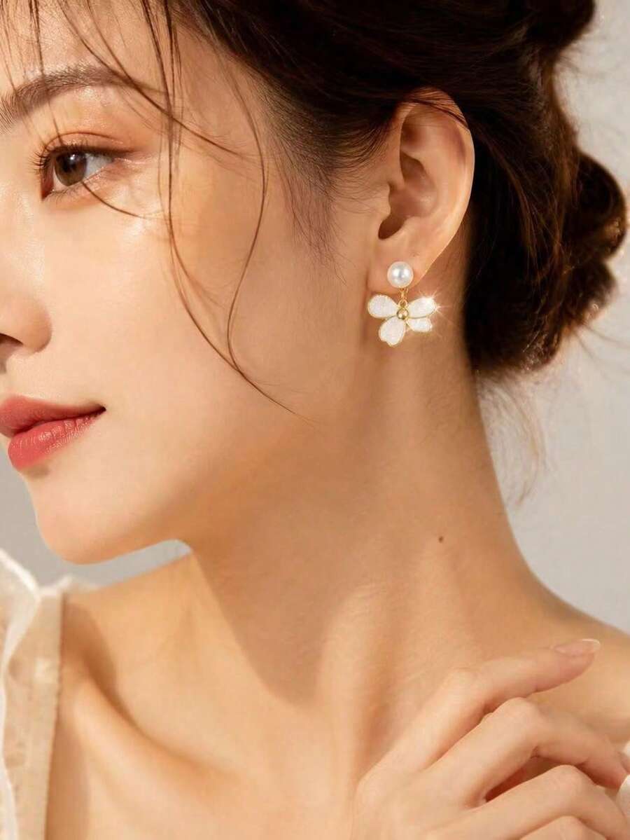 一對女款鈦鋼耳環,18K白蝴蝶不鏽鋼耳釘,時尚百搭,高端輕奢耳飾,適合日常穿搭與通勤,送禮完美之選 - 蝴蝶型 - 查看 1