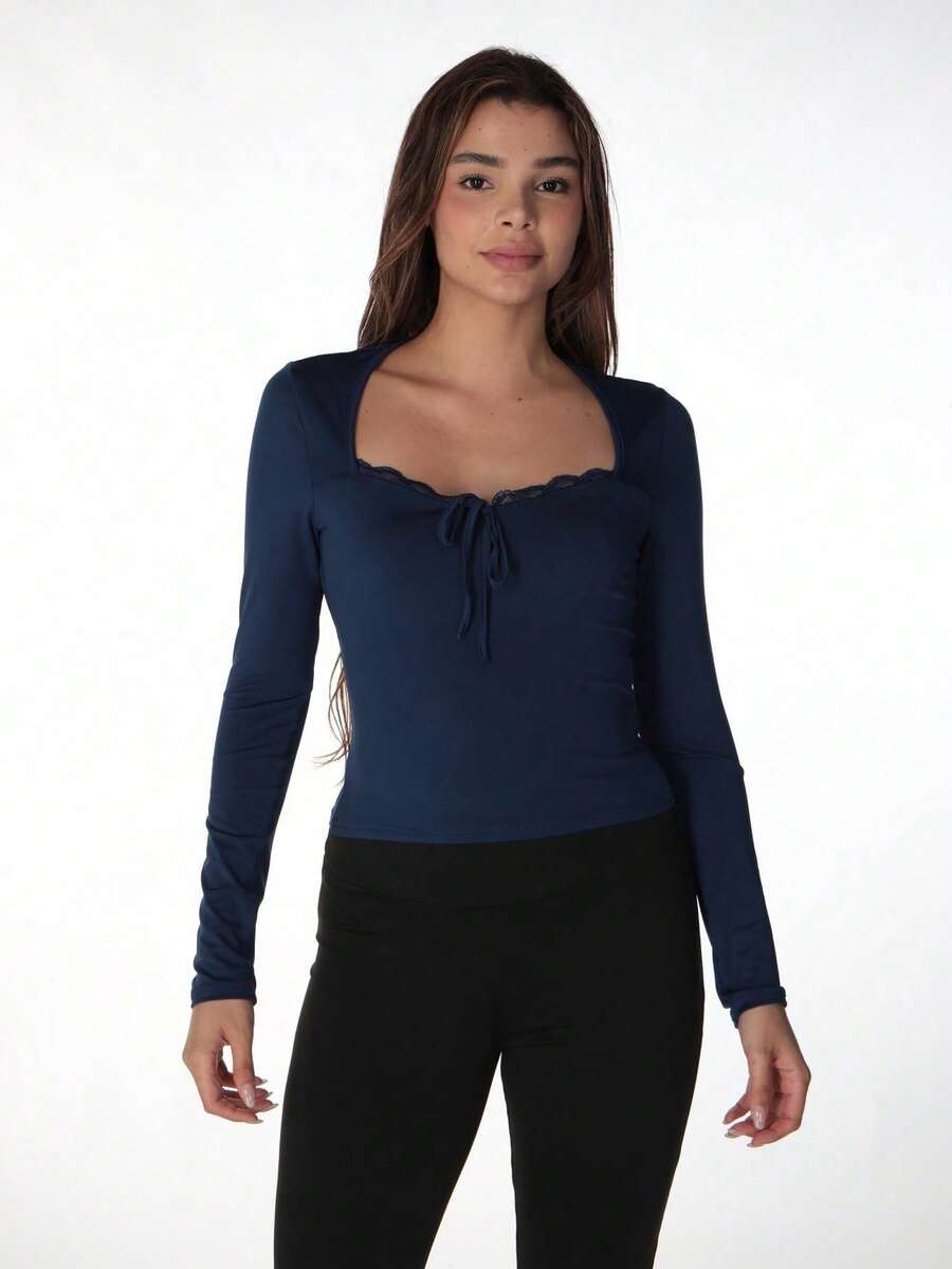 Blusa de mujer de unicolor con cuello de encaje, top ajustado sexy y de moda, blusa casual y única para uso diario y fiestas, color rojo primaveral - Azul marino - Ver 1