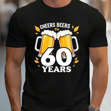 Camiseta de hombre con estampado de jarra de cerveza para el 60 cumpleaños - Negra, tejido microelástico, camisa informal de verano con diseño "¡Brindemos por los 60 años!", corte regular. - Negro - Ver 1