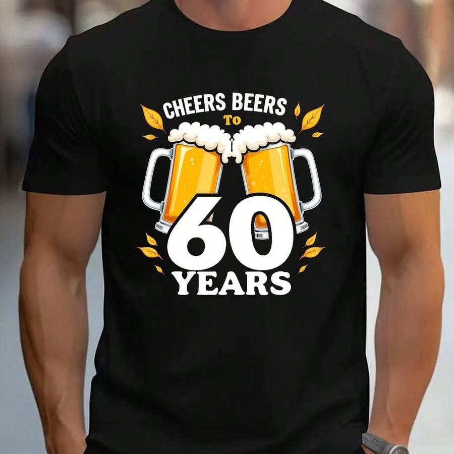 Camiseta de hombre con estampado de jarra de cerveza para el 60 cumpleaños - Negra, tejido microelástico, camisa informal de verano con diseño "¡Brindemos por los 60 años!", corte regular. - Negro - Ver 1