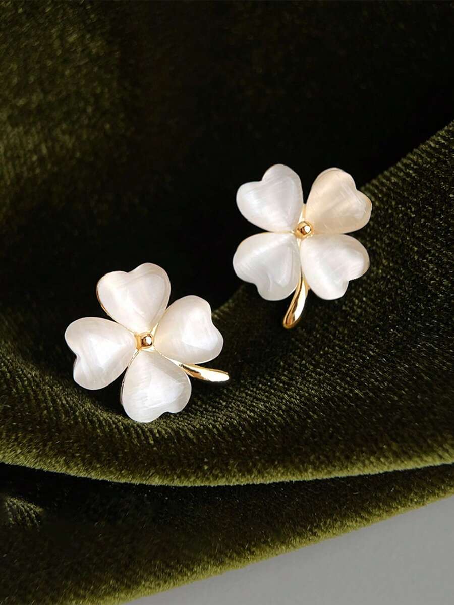Flower Cat Eye Four-Leaf Clover Stud Earrings, Premium Niche Design, Fresh And Elegant Style - Four-leaf Clover - View 1