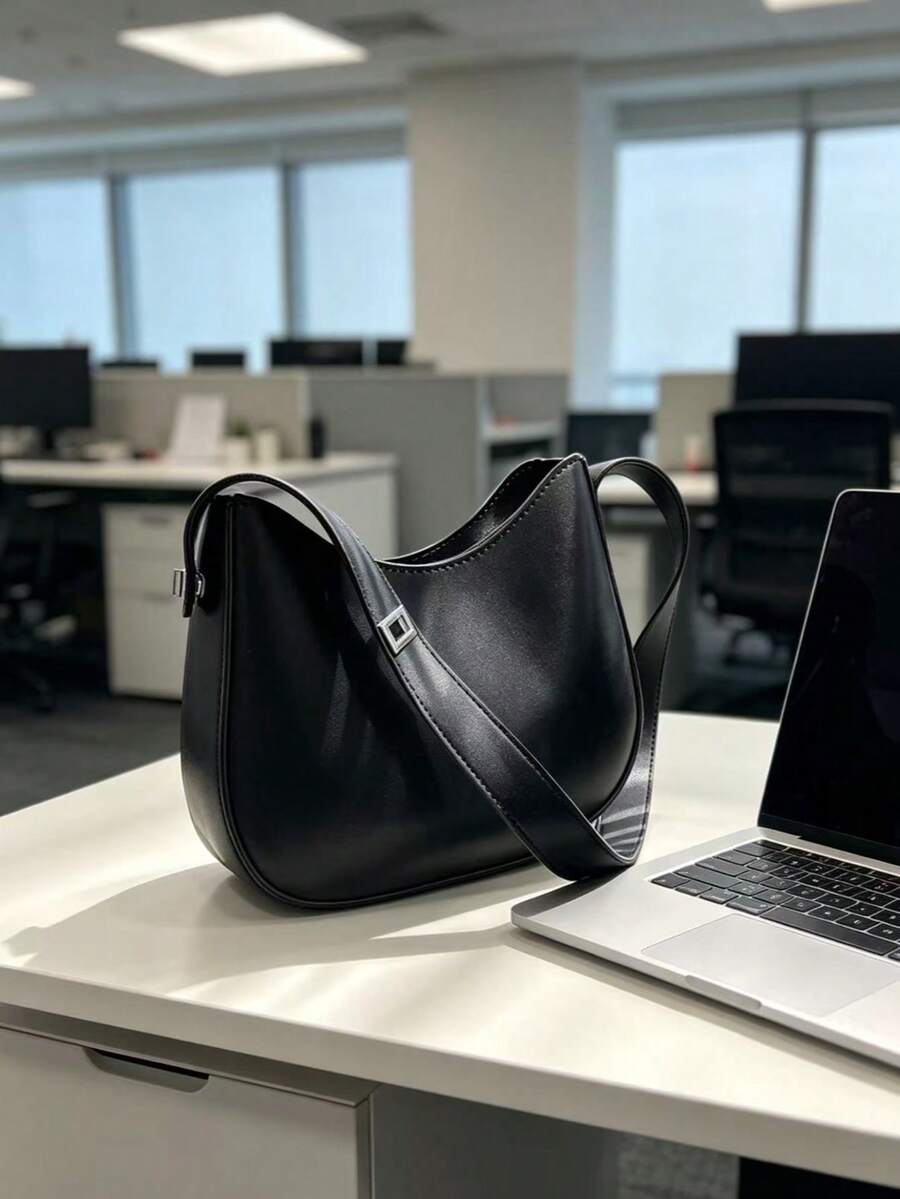 Tas Selempang Minimalis Warna Teh Susu Lembut, Kulit Halus dan Lentur dengan Desain Bentuk Bulan Sabit, Tali Lebar untuk Kenyamanan, Cocok untuk Perjalanan Sehari-hari dan Acara Santai, Kemewahan yang Sederhana, Menciptakan Suasana Santai