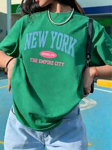 Off-White Oversized T-Shirt With "NEW YORK BROOKLYN" Lettering Print, Retro Y2K Collegiate Style, Casual Summer Top With New York City Design, Vintage Cotton T-Shirt For American Fashion Lovers, Travel Souvenir, Everyday Wear And Going Out. 100% Cotton - 綠色 - 查看 1