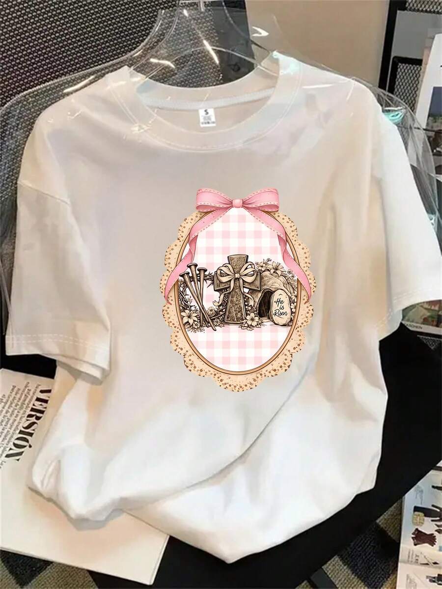 Top de mujer de cuello redondo y manga corta con lazo rosa sobre un fondo rosa y estampado colorido, apto para todas las estaciones. - Blanco - Ver 1