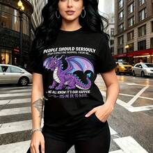 Camiseta de mujer con estampado de dragón púrpura y alas azules y frase divertida "People should seriquy stop expecting normal from me" - camiseta casual de manga corta, ajuste cómodo y estilo urbano rebelde - ideal para paseos por la ciudad, salidas - Negro - Ver 10