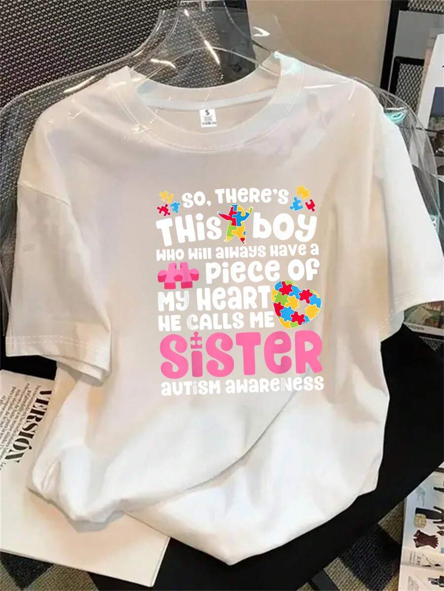 Top de mujer de manga corta y cuello redondo sobre fondo rosa con estampado de retazos en forma de corazón, apto para todas las estaciones. - Blanco - Ver 1
