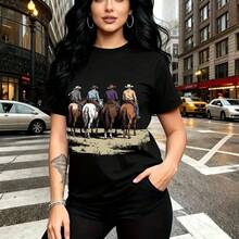 Camiseta de mujer con estampado de cuatro vaqueros a caballo cabalgando hacia el horizonte - camiseta casual de manga corta, ajuste cómodo y elegante, estilo urbano y aventurero - ideal para paseos por la ciudad, reuniones familiares y regalo perfect - Negro - Ver 7