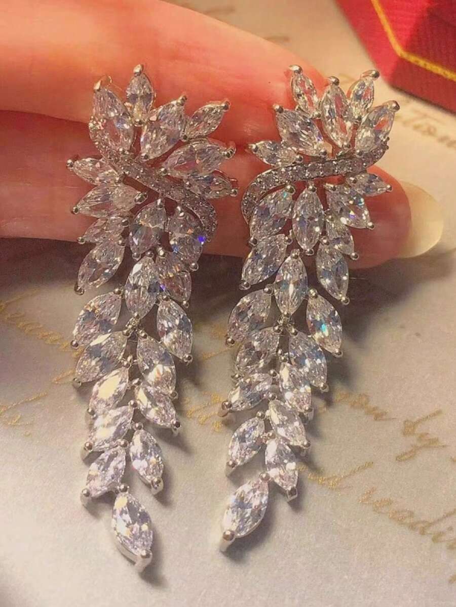 1 Pair Of Fashionable Flower Shaped Earrings, Sweet And Exquisite EarringsSuitable For Women's Daily Commuting ﻿ - Silver - View 1