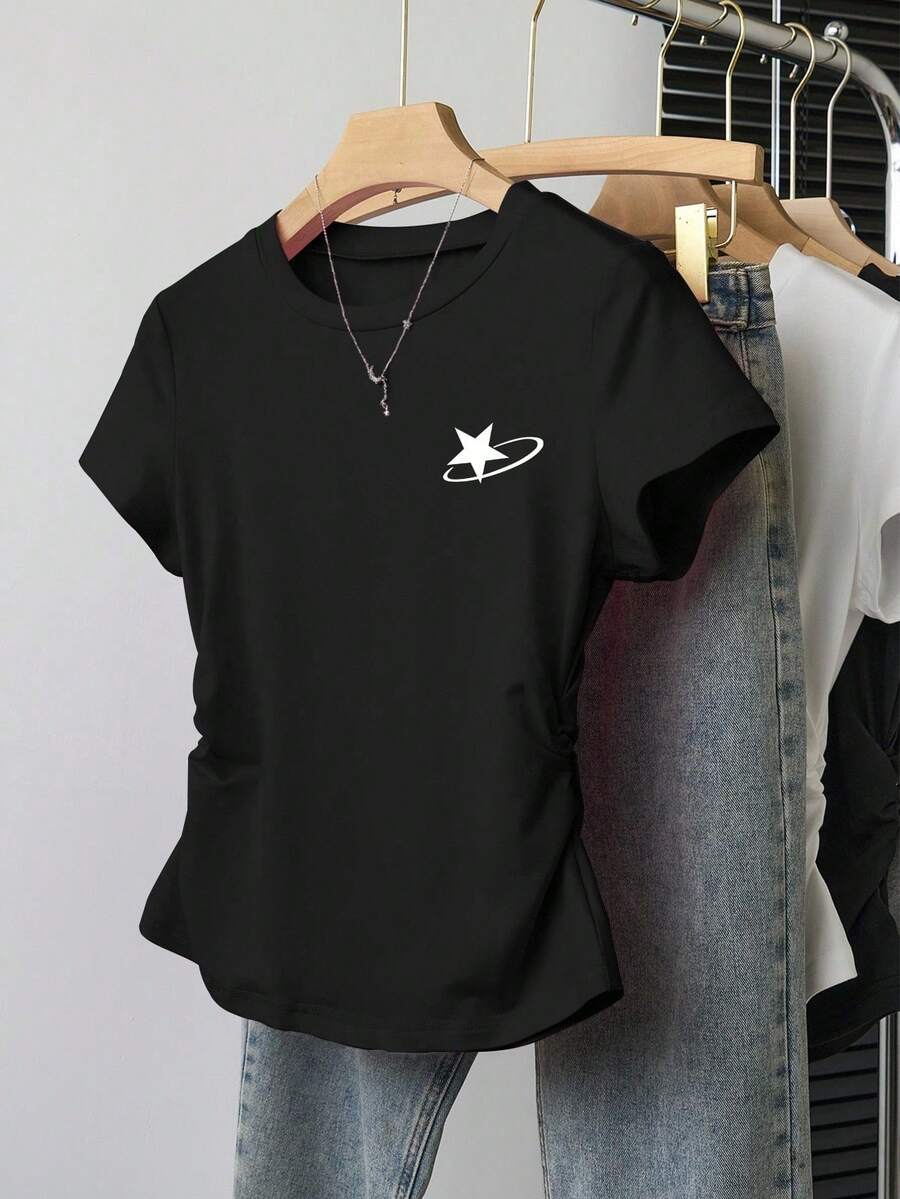 Camiseta casual de verano para mujer, mangas de color contrastante personalizadas, estampado clásico de estrella de cinco puntas, color retro, elegante, uso diario, corte relajado - Negro - Ver 1