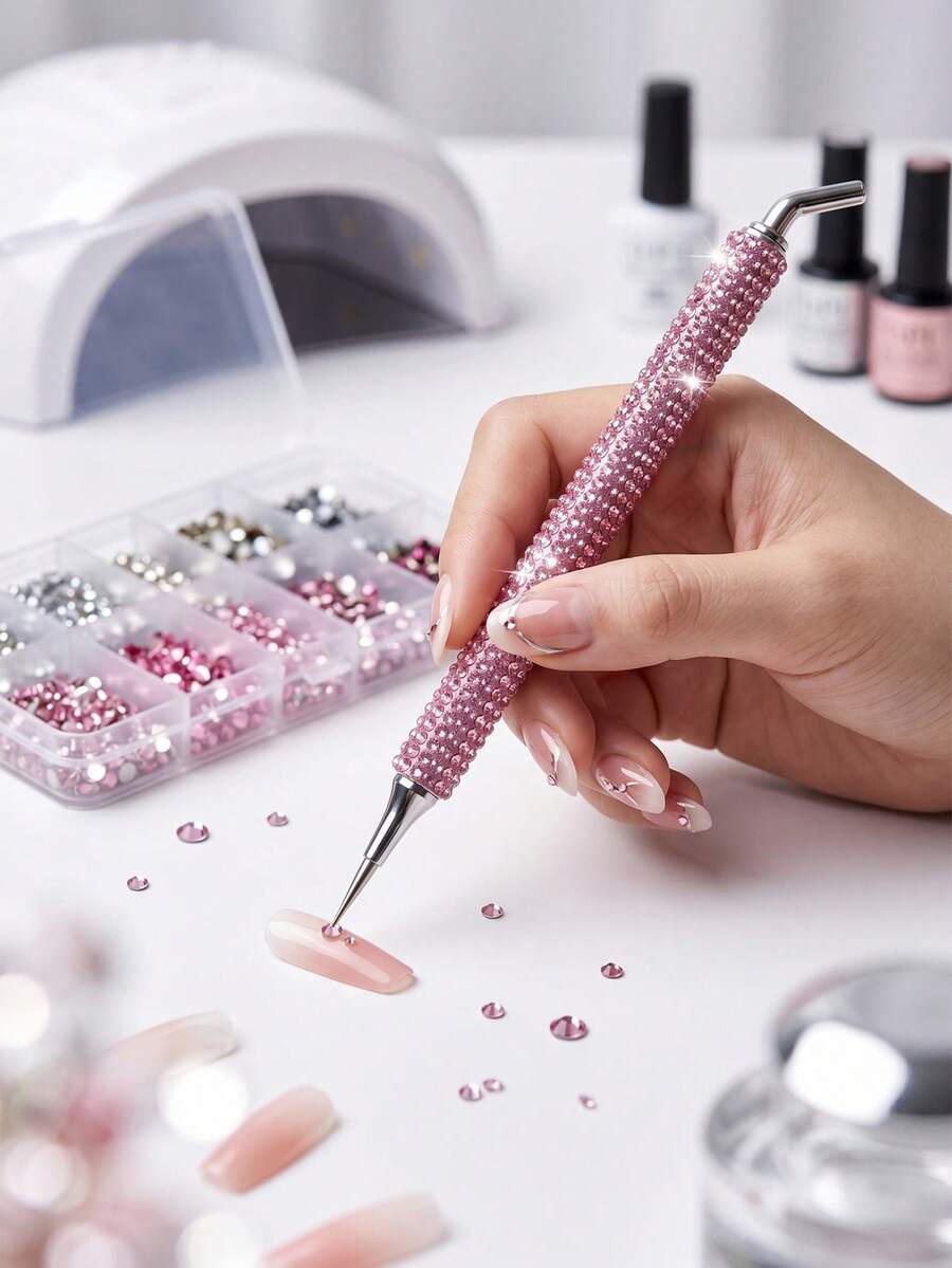 El diseño de doble extremo le permite recoger strass con un extremo y grabar diseños de uñas con el otro - Una herramienta de doble propósito que ahorra tiempo y crea detalles exquisitos en las uñas. Una herramienta, dos funciones, para un proceso de arte de uñas talla grande rápido. - Multicolor - Ver 1