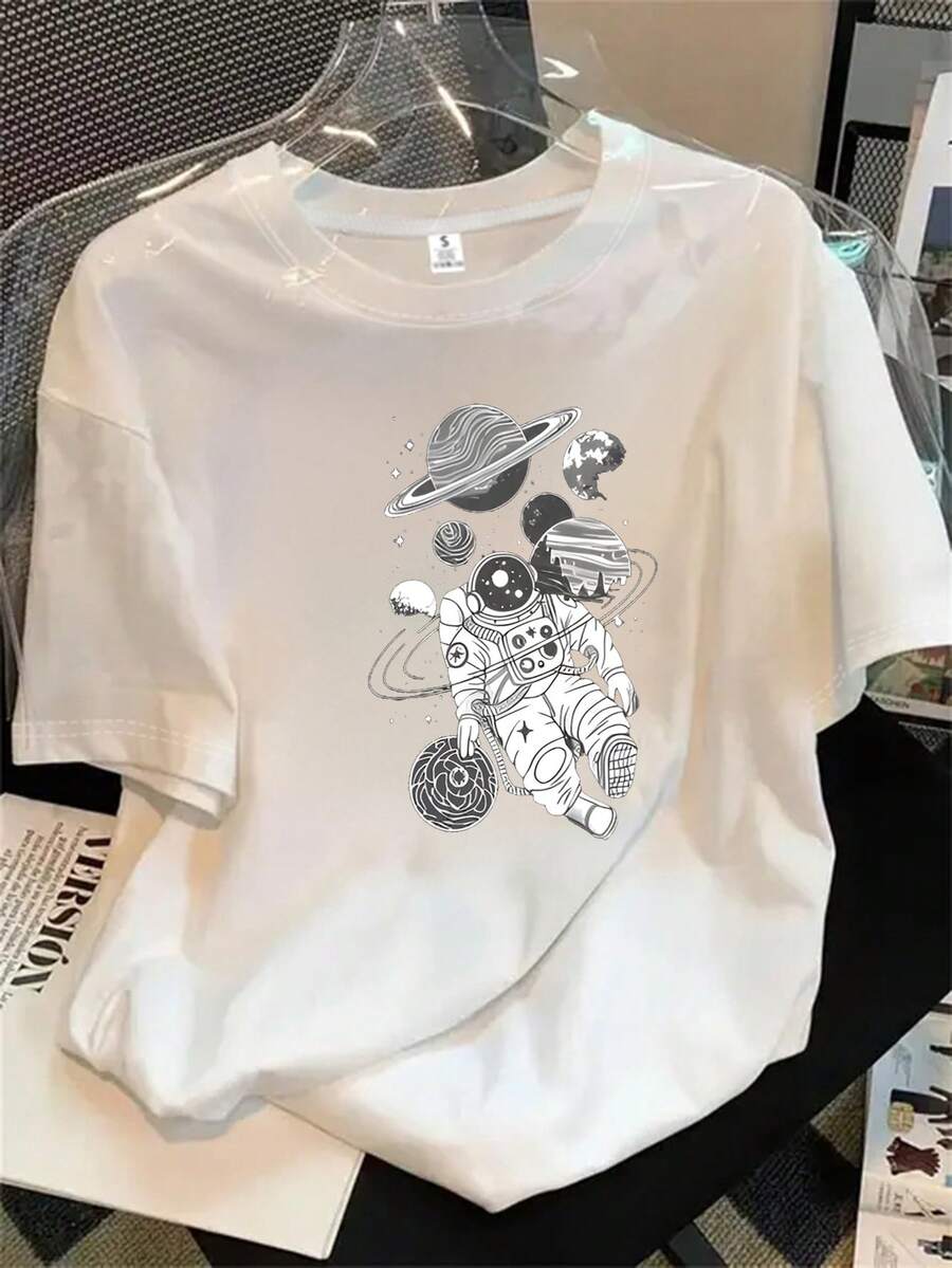 Camiseta de manga corta con cuello redondo y estampado de astronauta en blanco y negro para mujer, ideal para todas las estaciones. - Blanco - Ver 1