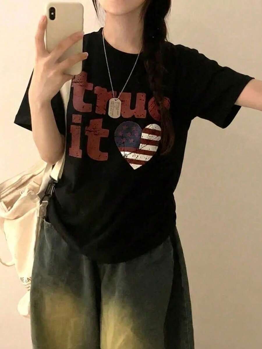 Lässiges schwarzes T-Shirt mit Rundhalsausschnitt, kurzen Ärmeln und Vintage-Buchstaben- und Herzmuster für Damen, Sommer-Top im japanischen Stil - Schwarz - Übersicht 1
