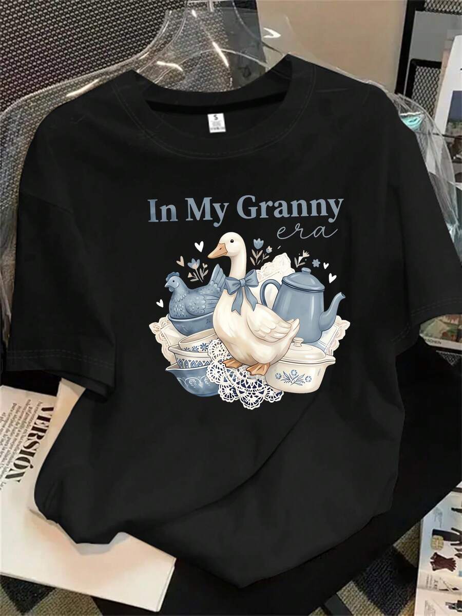 Camiseta de manga corta con cuello redondo para mujer, con estampado de patos sobre un cuenco, apta para todas las estaciones. - Negro - Ver 1