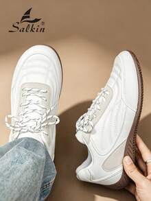 Salkin 新款設計師男士運動鞋 繫帶極簡風 德軍訓練鞋 (GAT) 男士休閒鞋 返校學生鞋 大學風訓練鞋 健身房戶外走路鞋 男士運動鞋 經典復古平底鞋 適合日常穿著 週末度假 多功能防滑耐磨橡膠底 柔軟舒適 城市商務通勤鞋 男士假期禮物 全季穿著 建議選擇大一號 - 白色 - 查看 9