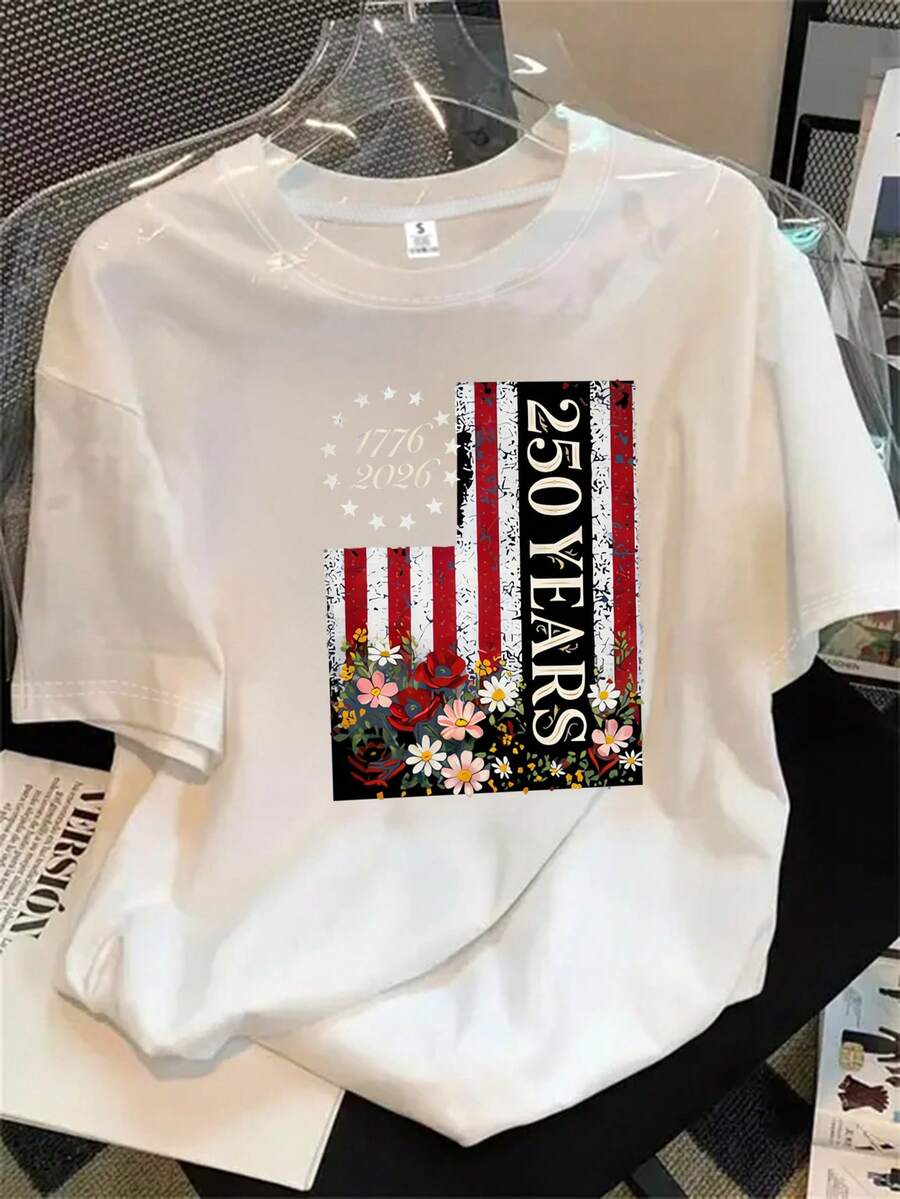 Top de mujer de manga corta y cuello redondo con estampado de la bandera estadounidense, flores y estrellas, apto para todas las estaciones. - Blanco - Ver 1