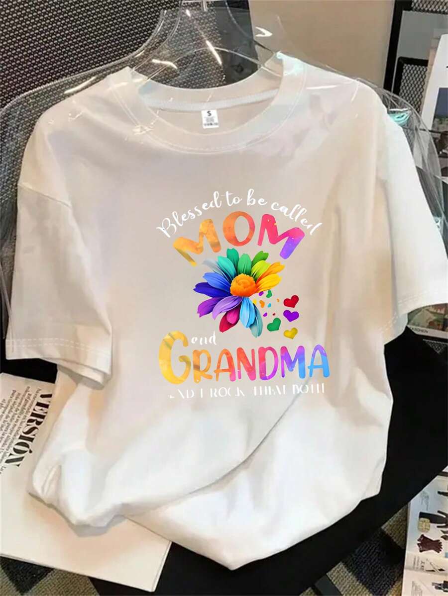Top de mujer de manga corta y cuello redondo con estampado floral colorido; sin la inscripción "Grandma"; apto para todas las estaciones. - Blanco - Ver 1