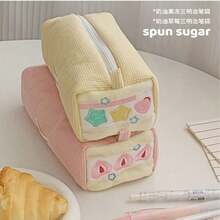 Este estuche de lápices de peluche con diseño de sándwich de fresa es una bolsa de almacenamiento dulce y linda para las damas, perfecta para guardar lápices, pinceles de maquillaje y otros artículos pequeños. Es multifuncional, espacioso y portátil, lo que lo convierte en un regalo ideal para amigas o novias. - Multicolor - Ver 4