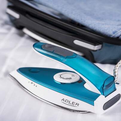 Adler مكواة بخارية بقاعدة سيراميك 3000 واط، بخار عمودي 45 جم/دقيقة، دفعة بخار 80 جم/دقيقة، مضادة للتنقيط، مضادة للتكلس، تنظيف ذاتي، إيقاف تلقائي، سعة 350 مل، أسود وذهبي