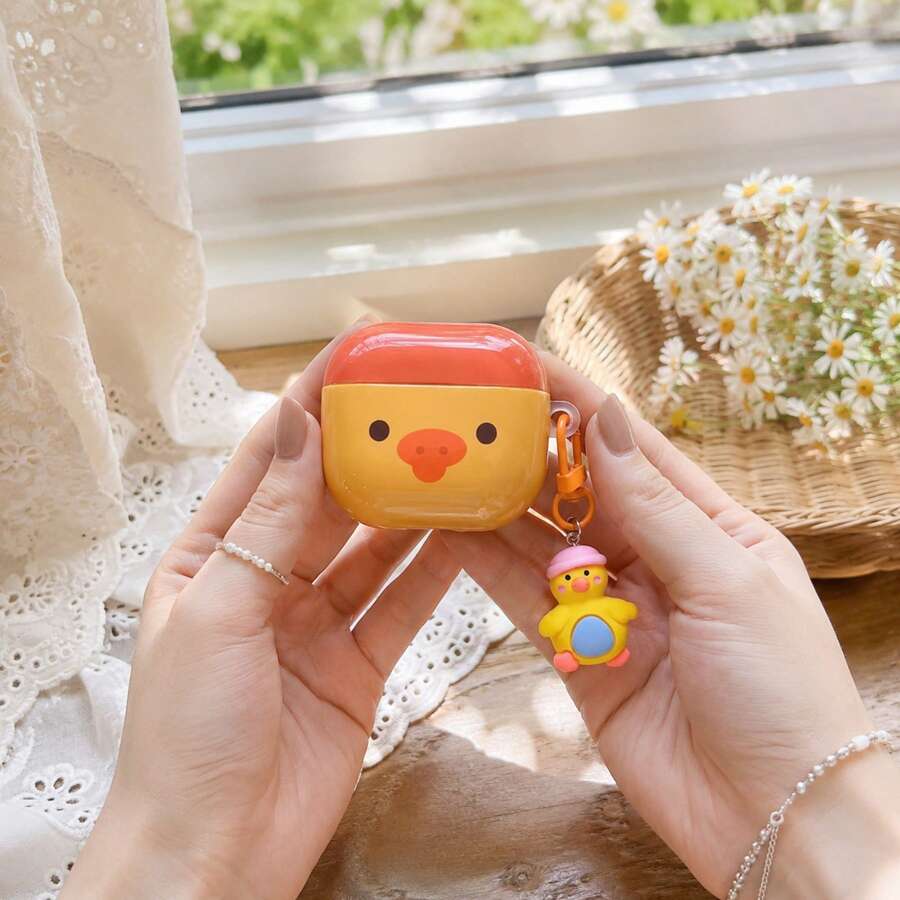 Ins 極簡黃色鴨子 + 吊飾耳機保護套組,適用於 Apple AirPodsPro3/AirPodsPro2/AirPodsPro/AirPods4/AirPods3/AirPods2,時尚女款極簡 Apple 耳機保護套,表面附保護膜請在使用前撕除 - 橘色 - 查看 1