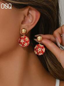 OOQ 1 paire de boucles d'oreilles bohèmes à la mode faites main avec cristaux et perles de rocaille, boucles d'oreilles de luxe avec boules de cristal colorées, design délicat et unique convenant aux femmes pour le mariage, le quotidien, les fêtes et les vacances (couleur et position des perles aléatoires) - Rouge - Voir 1
